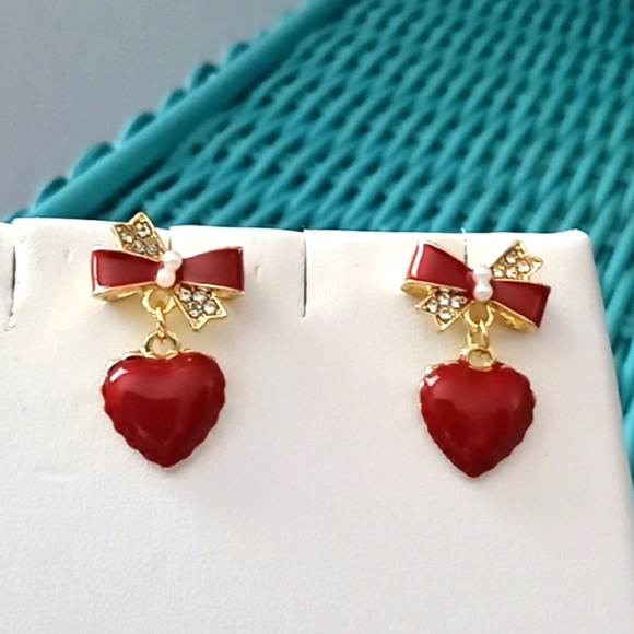 Jewelry - New Post Heart Earrings